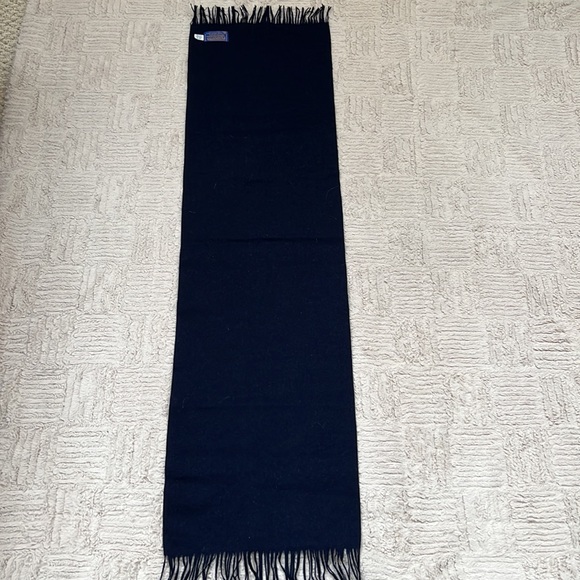 Pendleton 100% wool scarf, solid navy blue with fringe - Picture 11 of 16